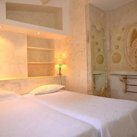 Les Flots Bleus Hotel