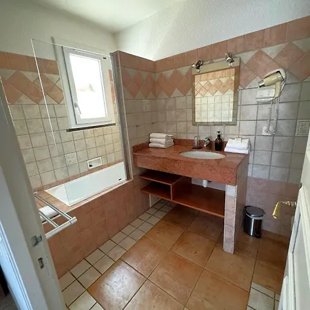 Hotel Les Flots Bleus 3*