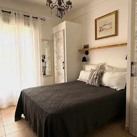 Les Flots Bleus Hotel 3*