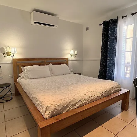 Les Flots Bleus Hotel