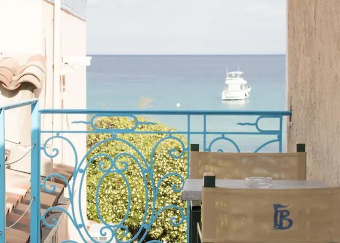 Les Flots Bleus