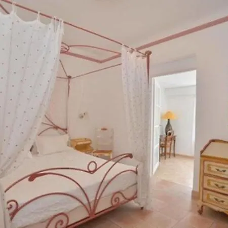 Les Flots Bleus Hotel 3*
