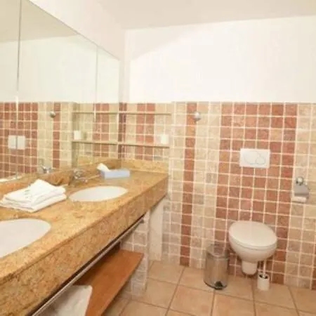 Les Flots Bleus Hotel 3*