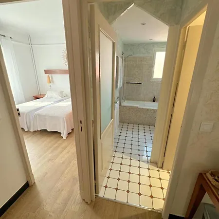 Hotel Les Flots Bleus 3*