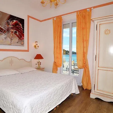 Les Flots Bleus מלון לה לבאנדו