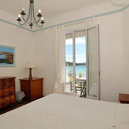 מלון Les Flots Bleus 3*