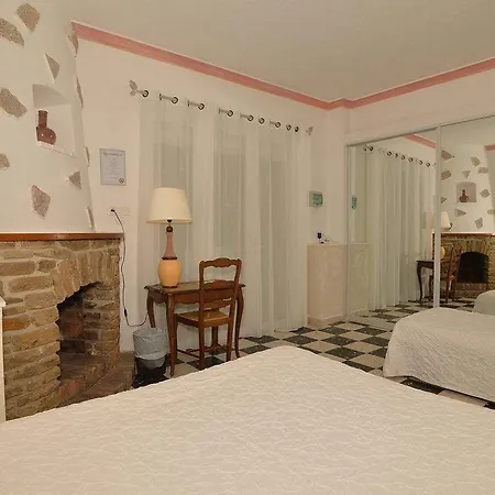 מלון Les Flots Bleus 3*