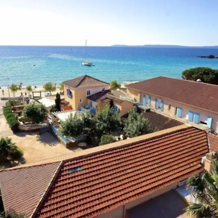 Les Flots Bleus מלון 3*