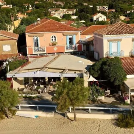 מלון Les Flots Bleus 3*