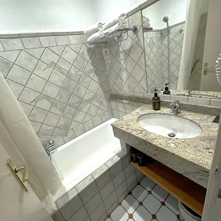 Les Flots Bleus 3* לה לבאנדו