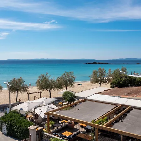 Les Flots Bleus מלון