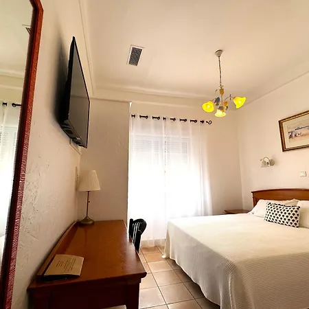 מלון Les Flots Bleus 3*