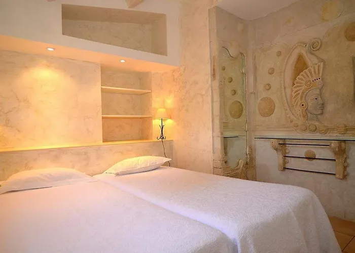 Les Flots Bleus Hotel