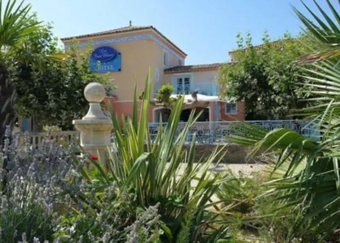 Les Flots Bleus Hotel 3*