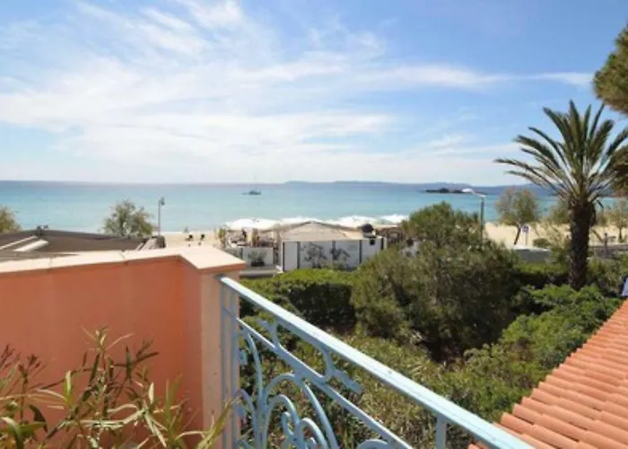 Hotel Les Flots Bleus 3*