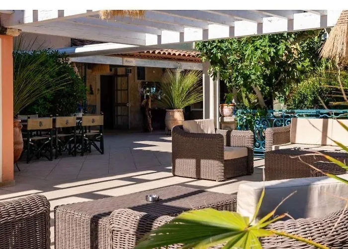 Les Flots Bleus Hotel